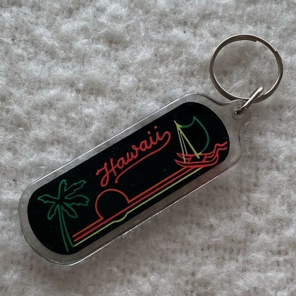 Vintage Accessories - Retro Hawaii Neon Plastic Keychain